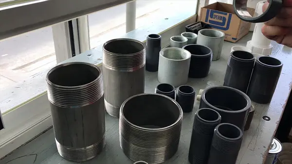 Niples en la Industria: Materiales y Estándares de Espesor.